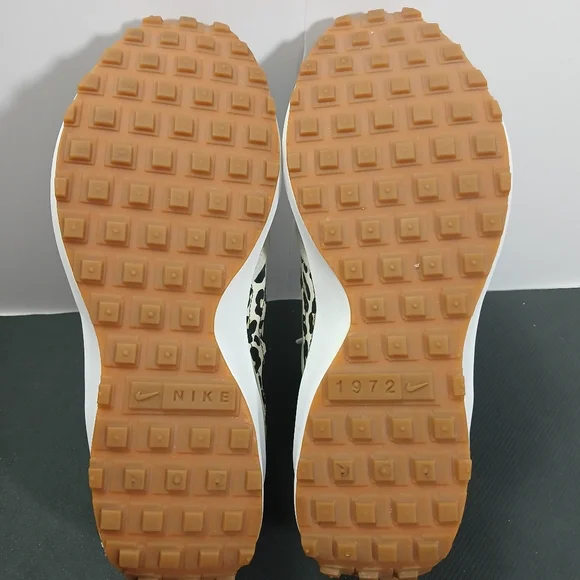 Nike Waffle Debut DZ5201-100 White Casual Shoes Sneakers Womens Size 8 - Picture 8 of 9